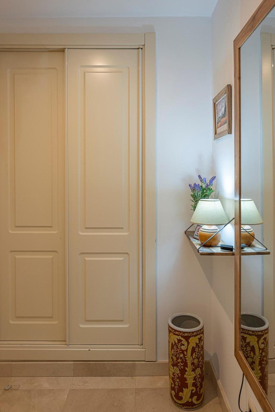 Elegant Apartment, Steps From The Sea With Parking Included Apartment Marbella