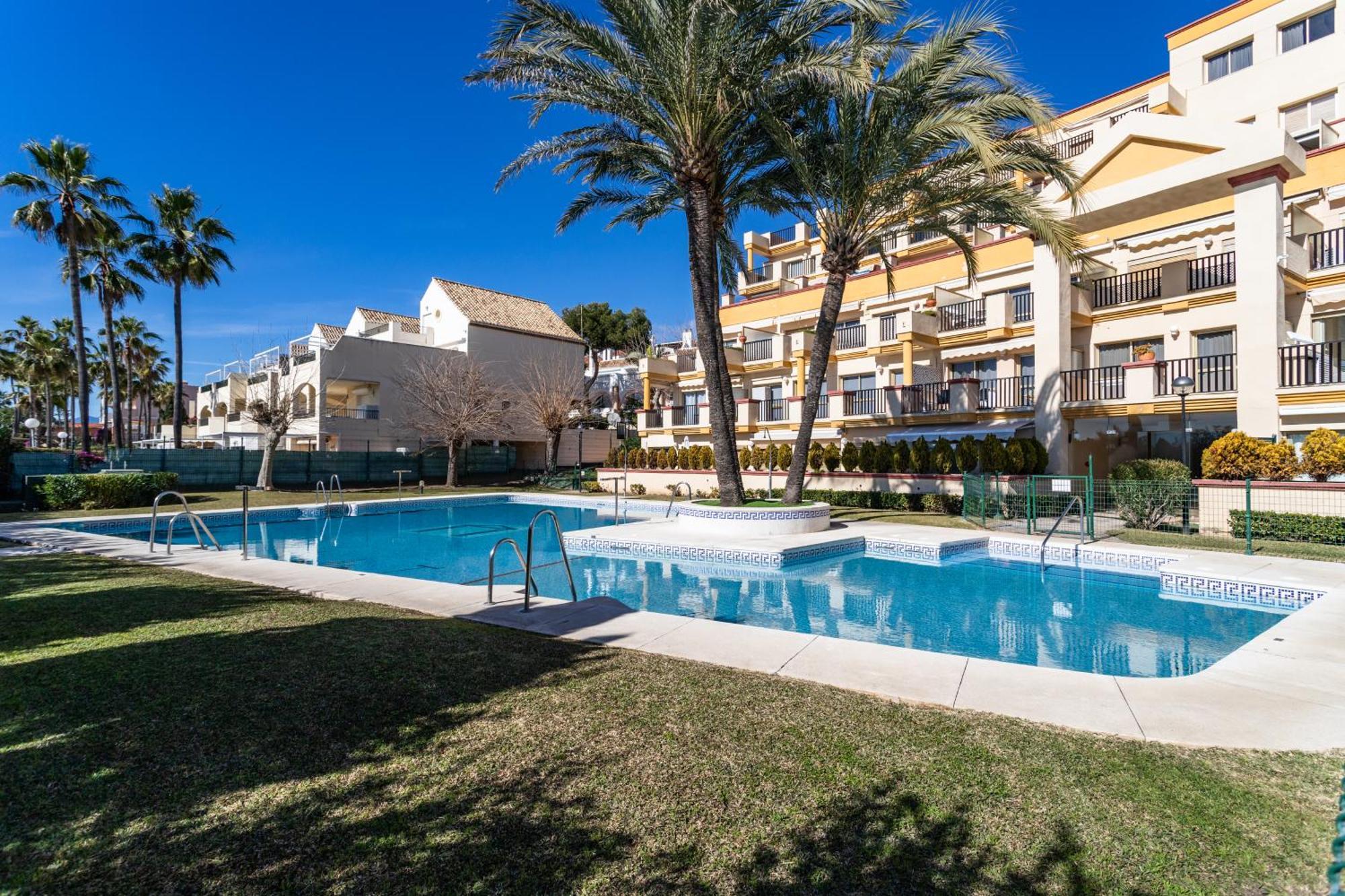 2 Estudios En La Romana Playa, Uno Con Vista Parcial Mar Y Otro Vista A La Piscina * Marbella