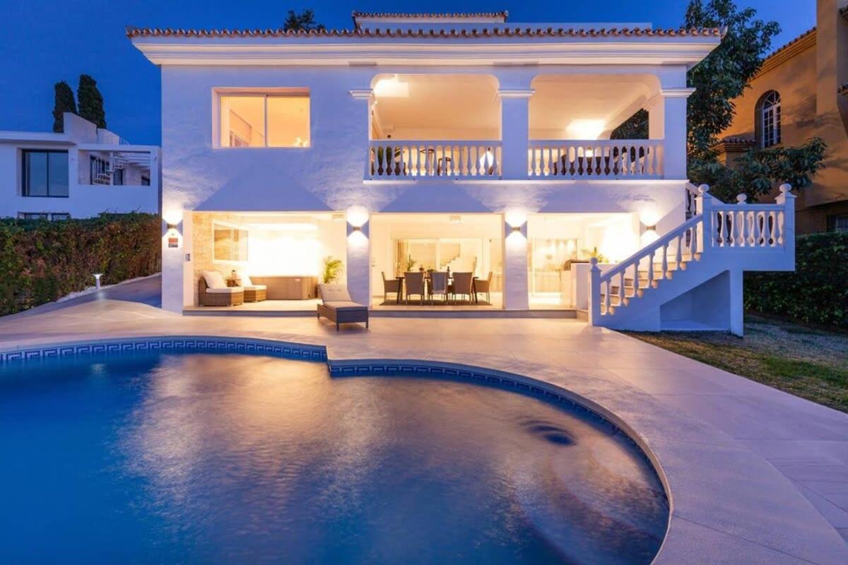 Villa Luxury Heated Pool Jacuzzi Cinema Bbq Sunset Marbella