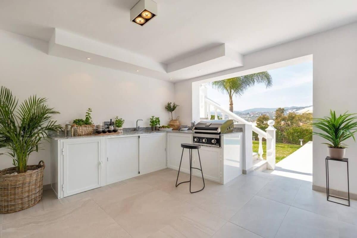 Villa Luxury Heated Pool Jacuzzi Cinema Bbq Sunset