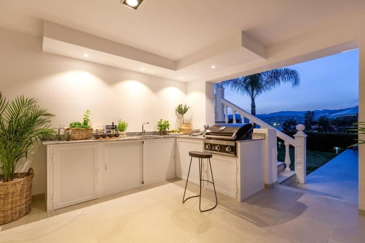 Villa Luxury Heated Pool Jacuzzi Cinema Bbq Sunset