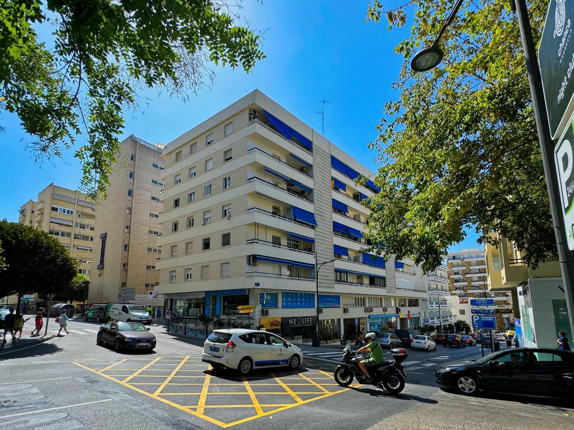 En Centro Apartment *