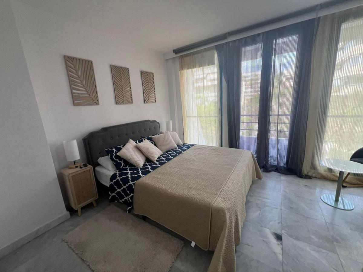 Apartment Center Beachfront For Vacation Marbella