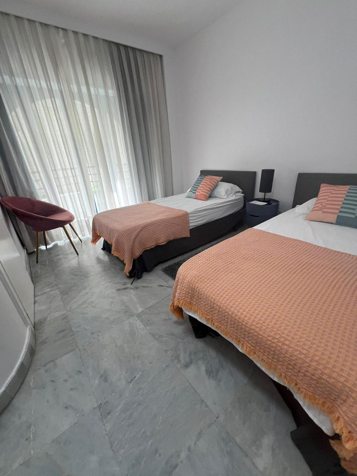 Apartment Center Beachfront For Vacation Marbella