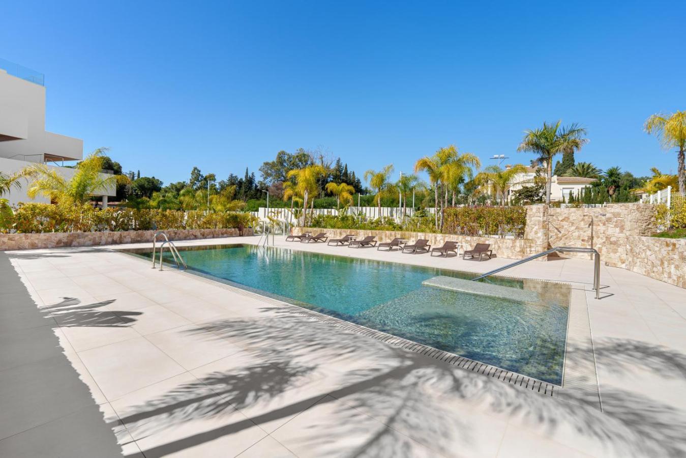 Benalus 4-bedroom Duplex In Golden Mile Apartment