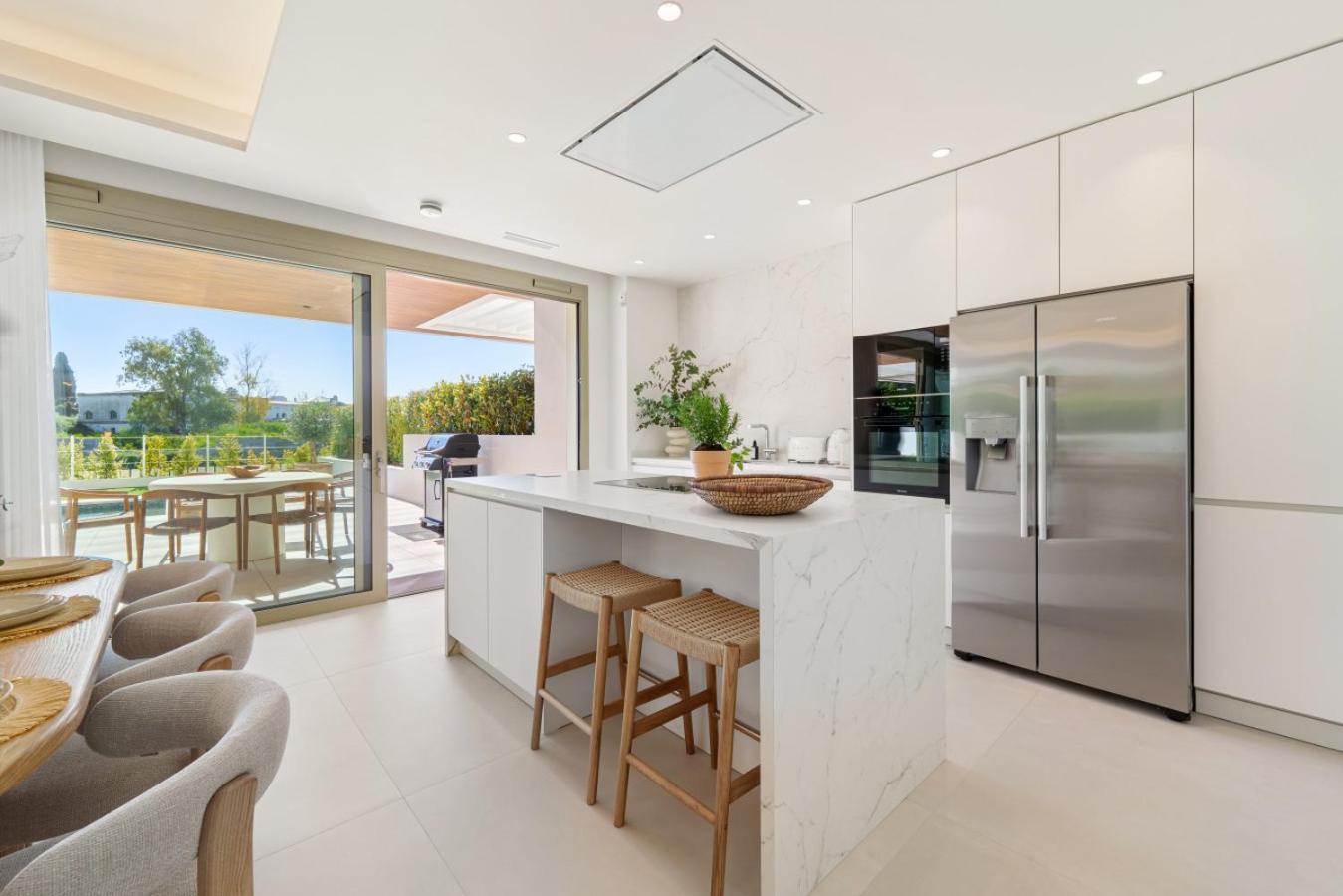 Benalus 4-bedroom Duplex In Golden Mile *
