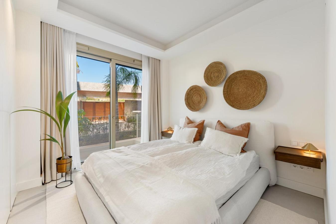 Benalus 4-bedroom Duplex In Golden Mile Apartment