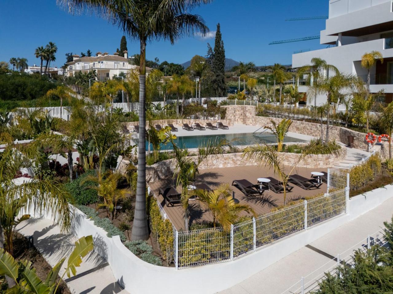 Benalus 4-bedroom Duplex In Golden Mile Apartment