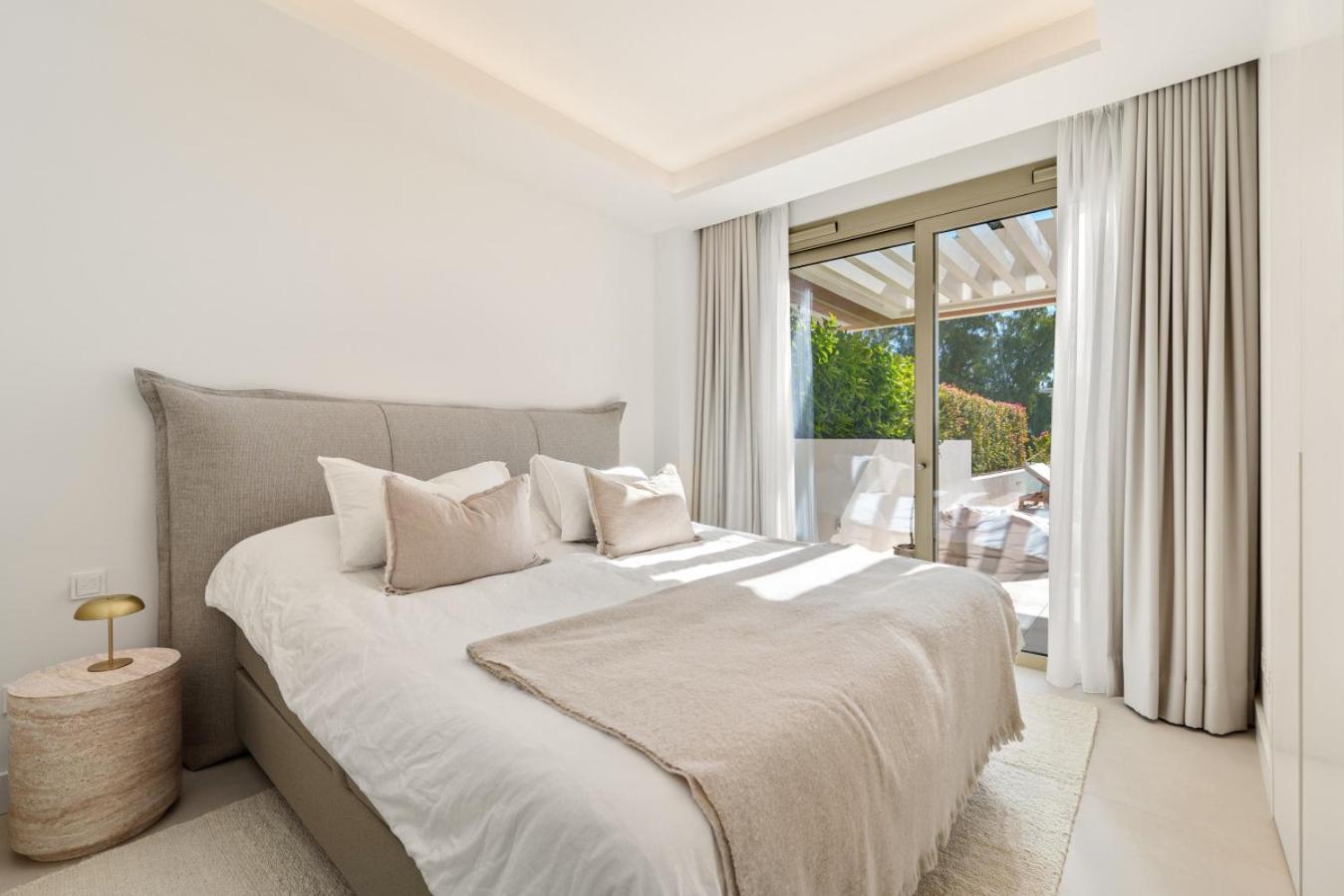 Benalus 4-bedroom Duplex In Golden Mile Apartment