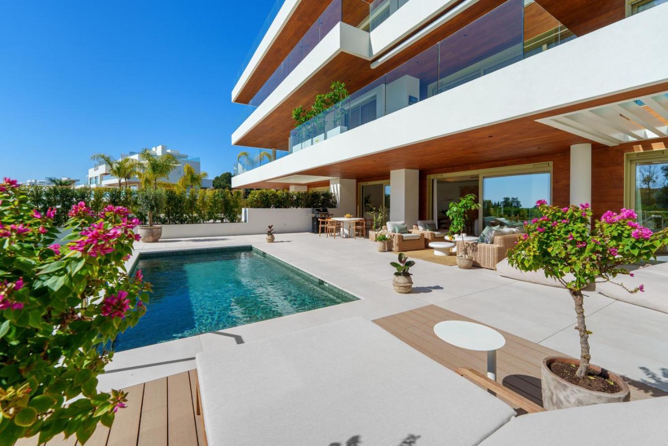Benalus 4-bedroom Duplex In Golden Mile Apartment *