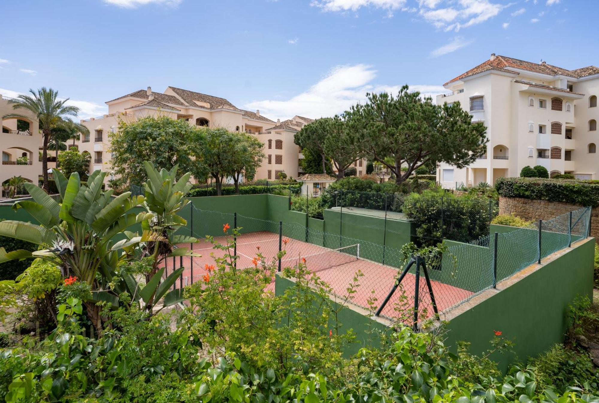 Hacienda Playa Elviria 300 M Playa,jardin , 2 Hab ,marbella