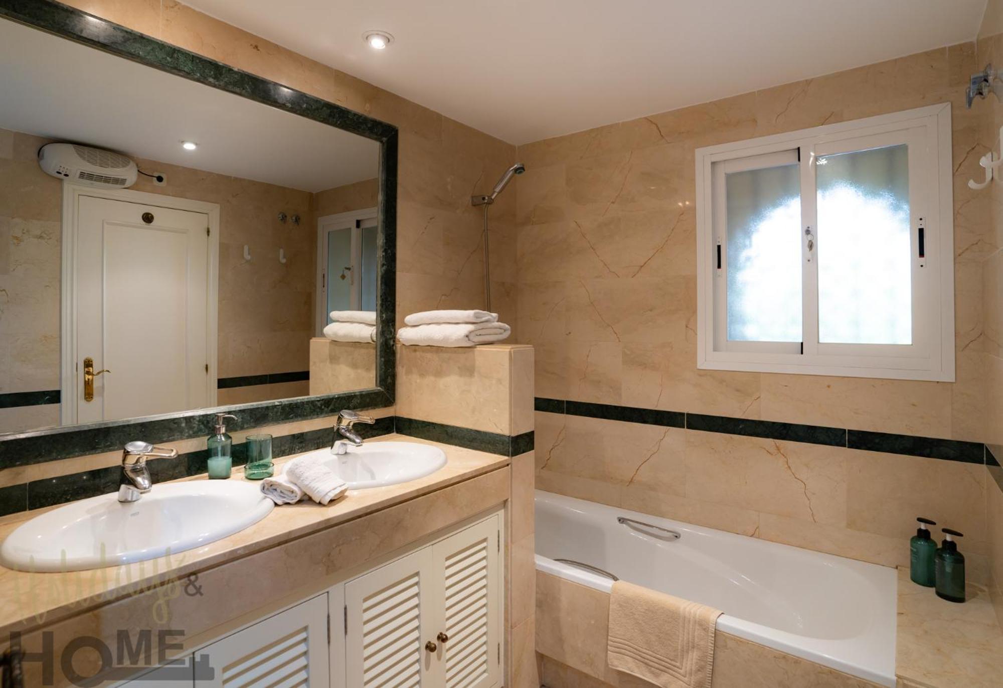 Hacienda Playa Elviria 300 M Playa,jardin , 2 Hab ,marbella