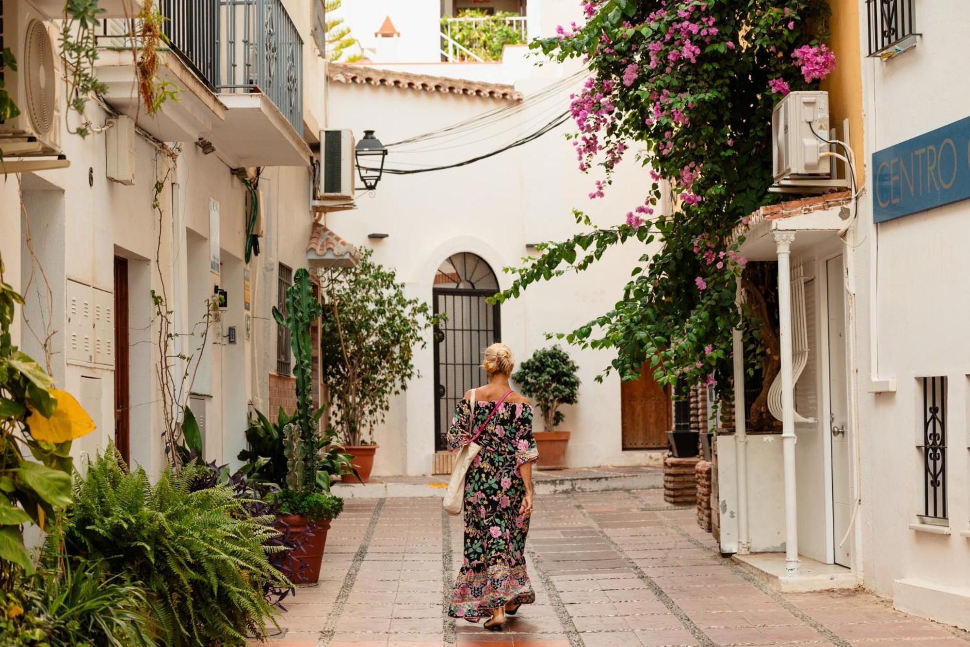 Vacation Home In The Best Location, With Terrace, Pool And Bbq, In Marbella Center