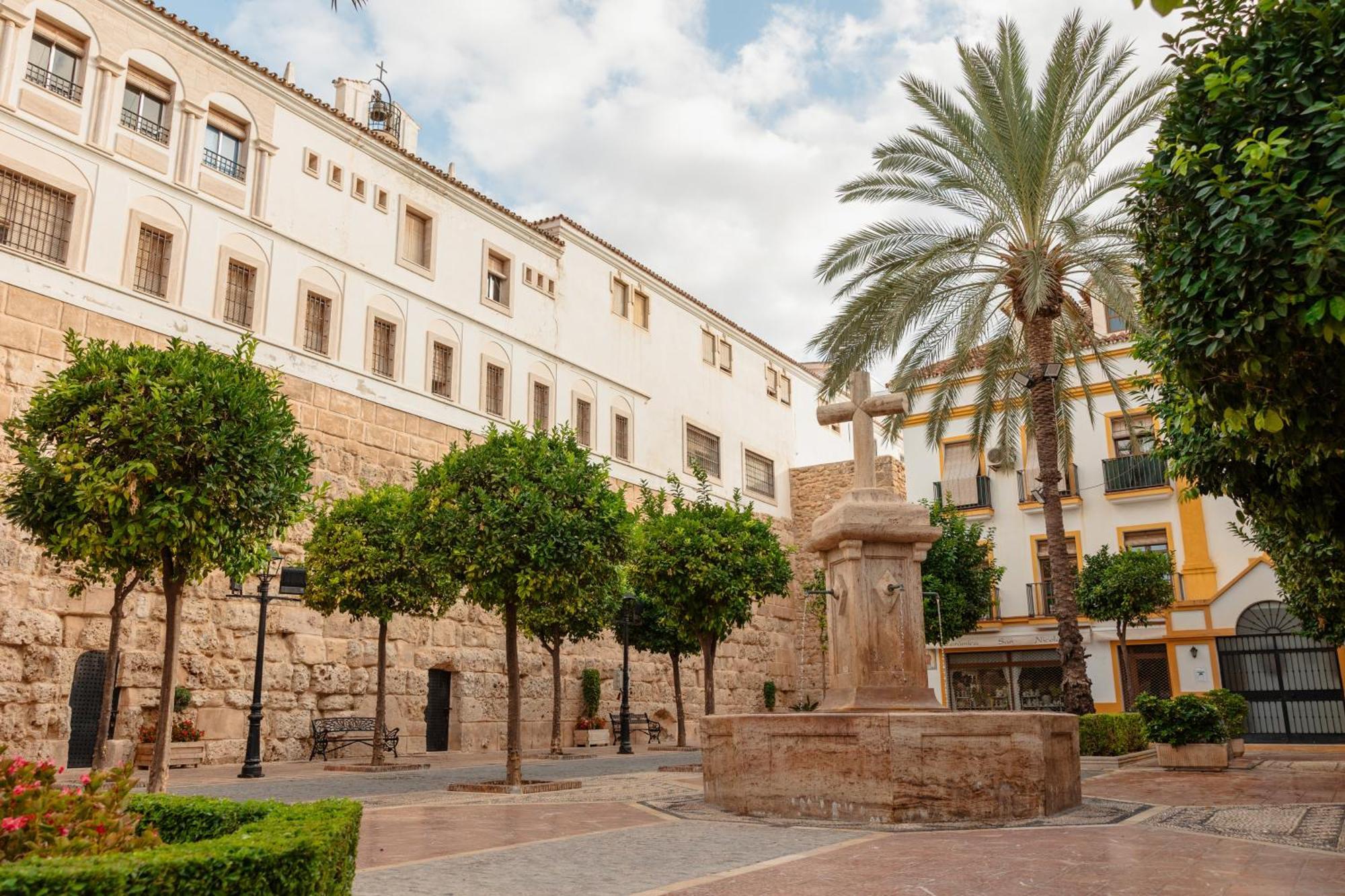 Vacation Home In The Best Location, With Terrace, Pool And Bbq, In Marbella Center