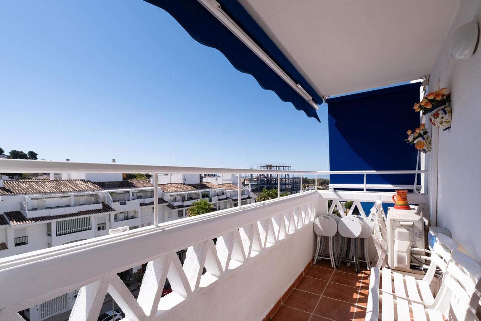Sleeps 8 Aircon Secure Underground Parking Free Netflix Fast Internet Apartment Marbella