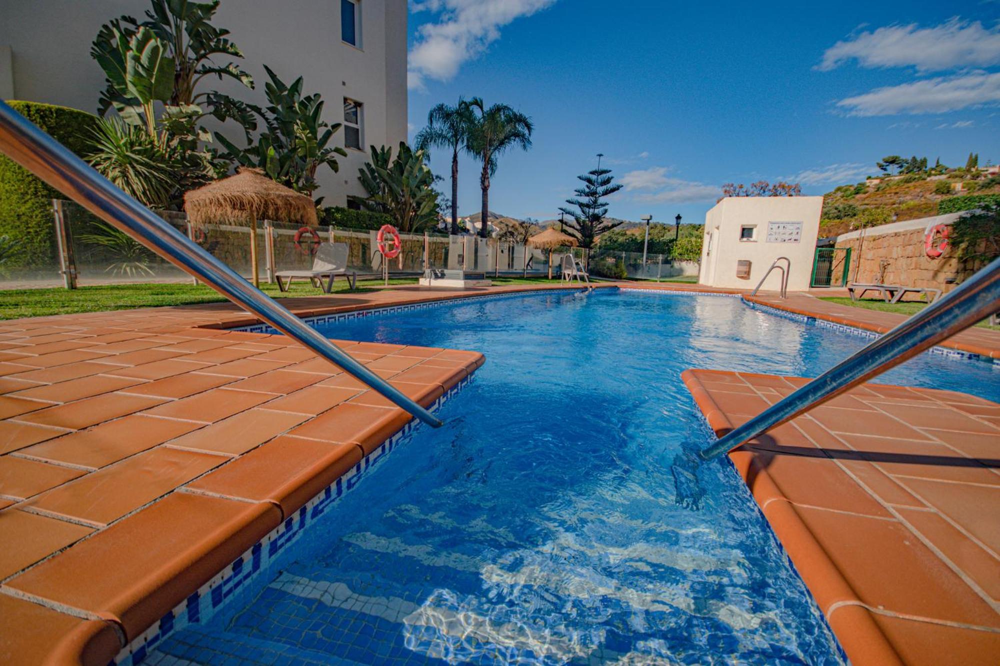 With Private Terrace, Just 10 Minutes By Car From Elviria Beach, Appartement