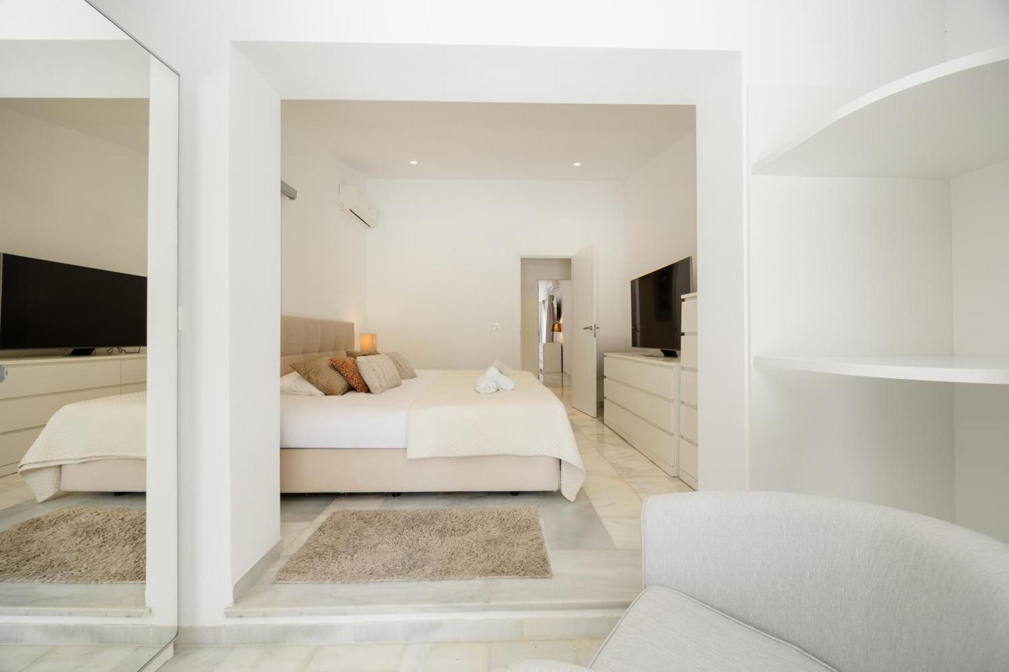 Ferienhaus Oceano - A Beachfront Retreat With Heated Pool And Jacuzzi In Costabellla, *