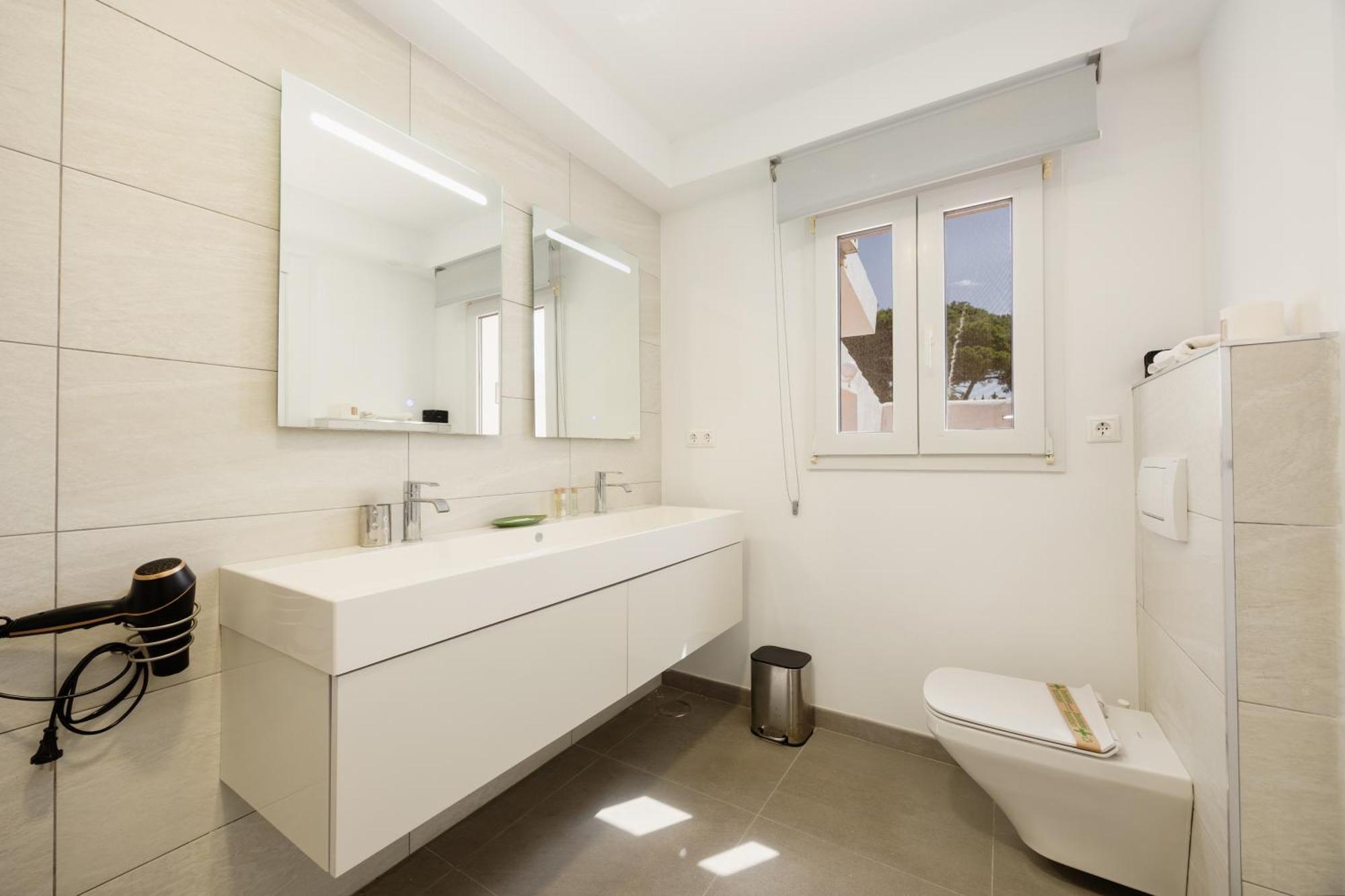 Ferienhaus Oceano - A Beachfront Retreat With Heated Pool And Jacuzzi In Costabellla,