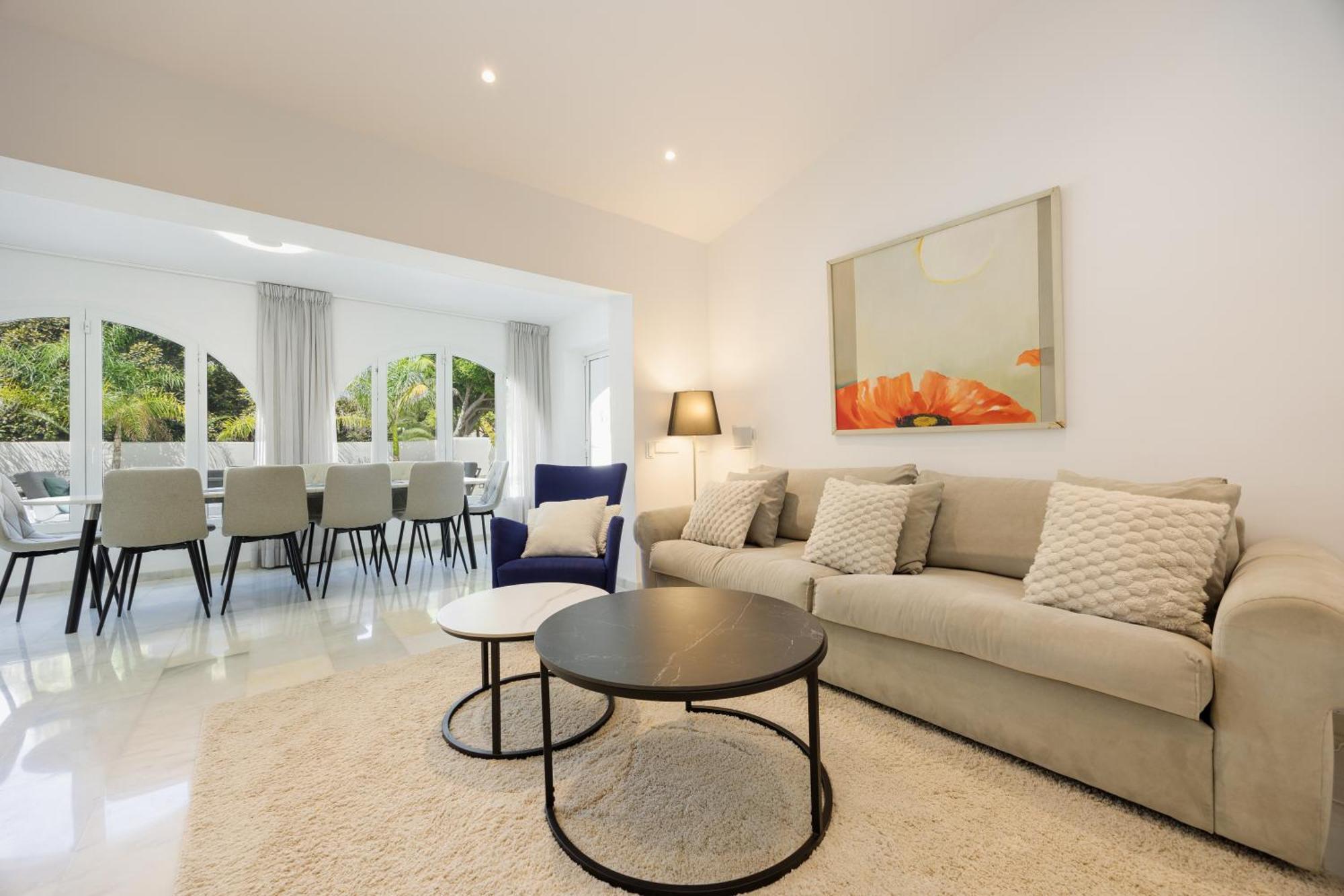 Ferienhaus Oceano - A Beachfront Retreat With Heated Pool And Jacuzzi In Costabellla, Marbella