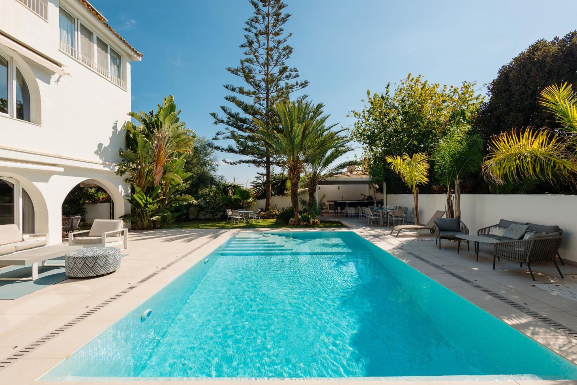 Oceano - A Beachfront Retreat With Heated Pool And Jacuzzi In Costabellla, * Marbella