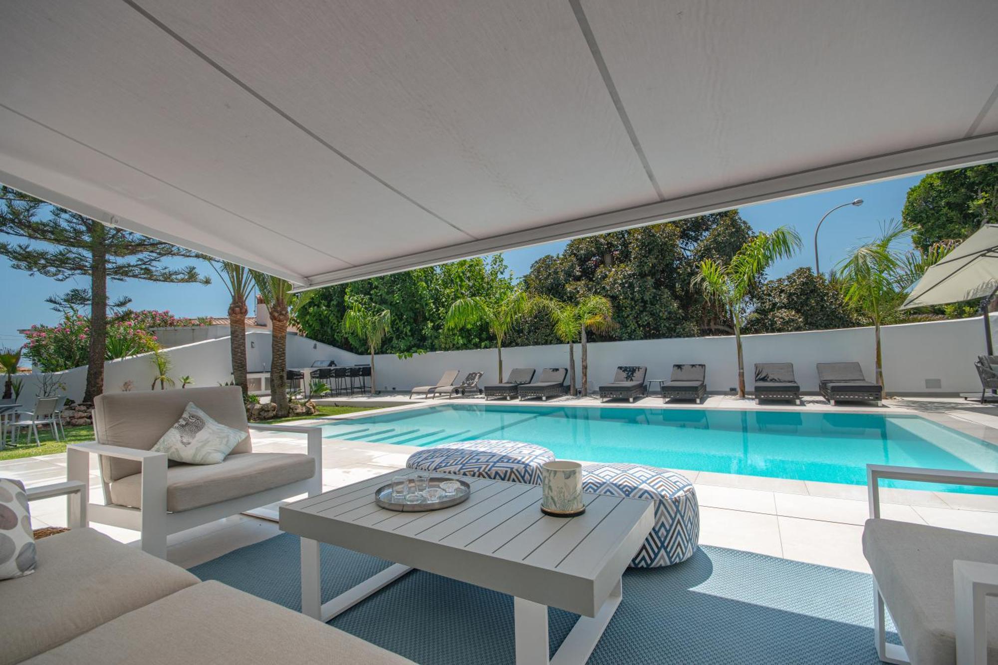 Ferienhaus Oceano - A Beachfront Retreat With Heated Pool And Jacuzzi In Costabellla,