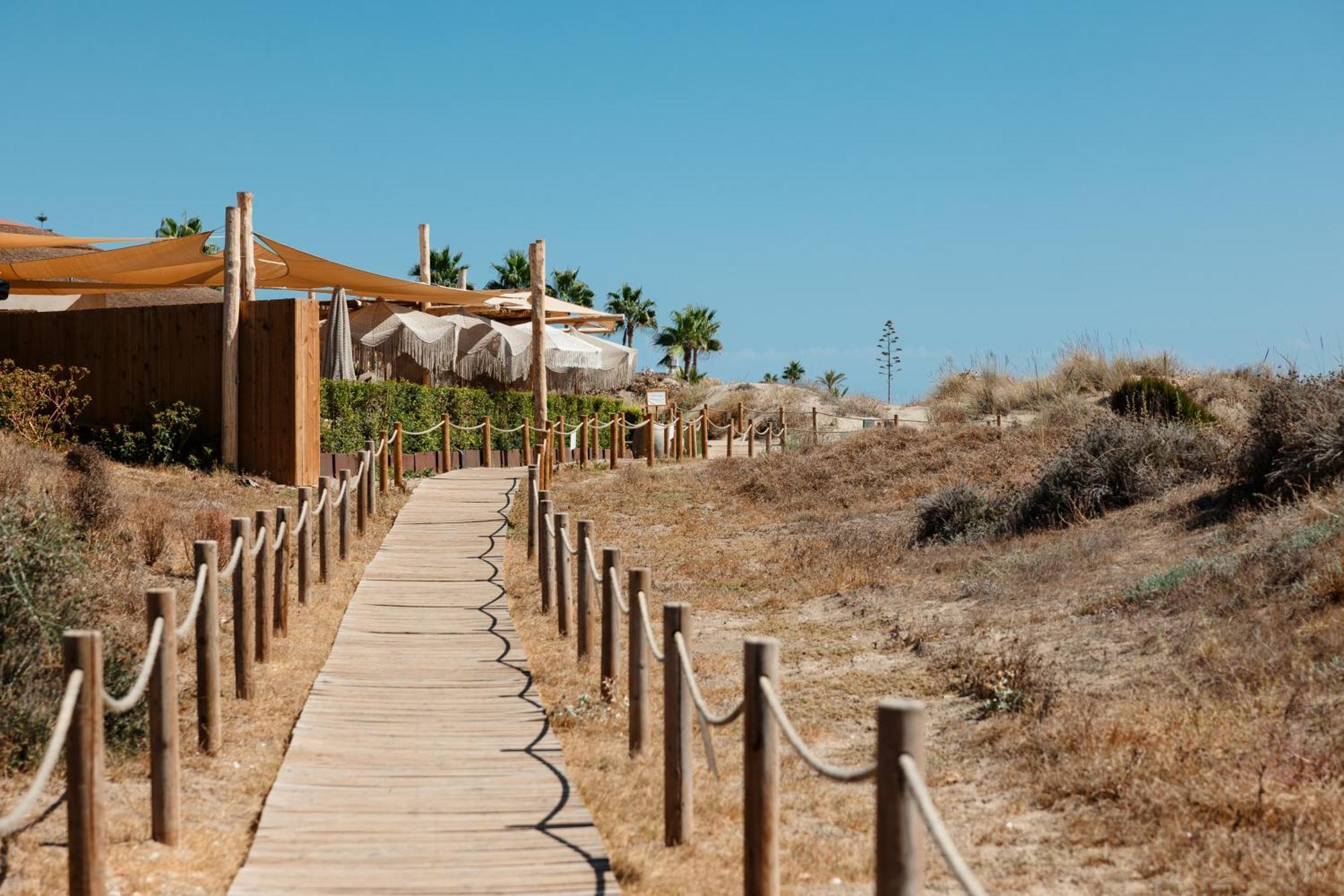 Ferienhaus Oceano - A Beachfront Retreat With Heated Pool And Jacuzzi In Costabellla, Marbella