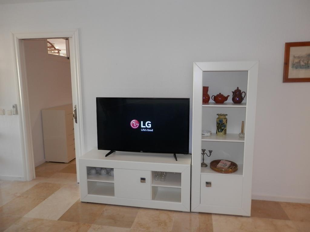 2000 Elegant Apartment *