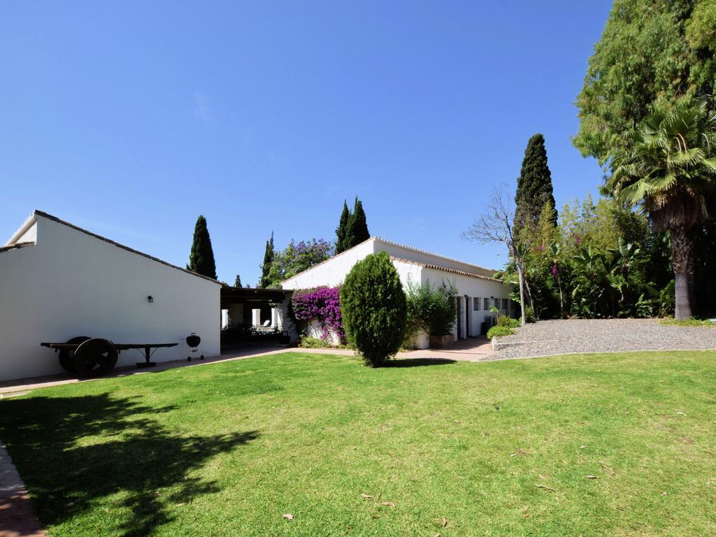 Villa Luxurious In With Swimming Pool