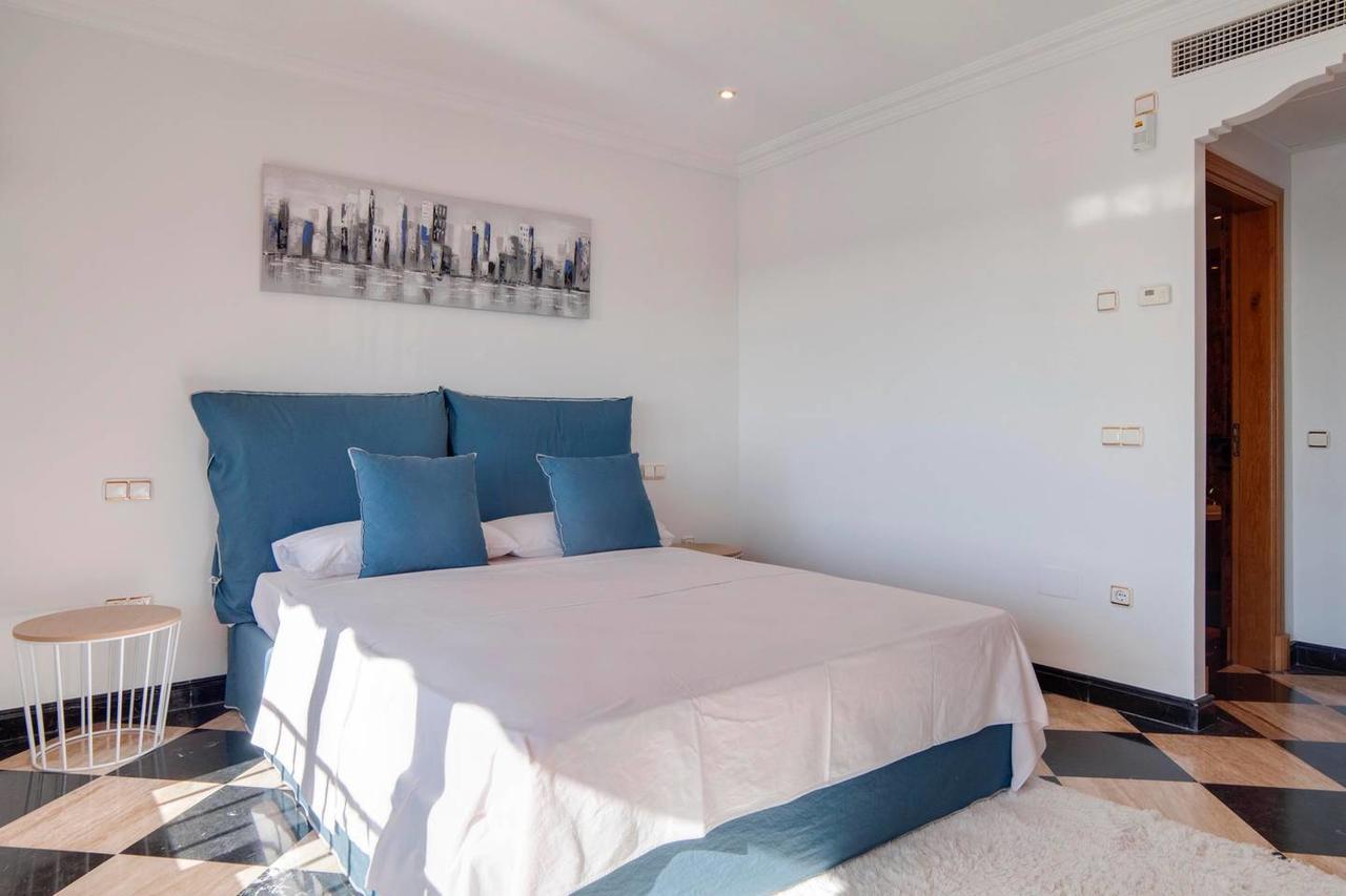 Apartment Oleholidays Pb 218 Primera Linea De Mar Puerto Banus
