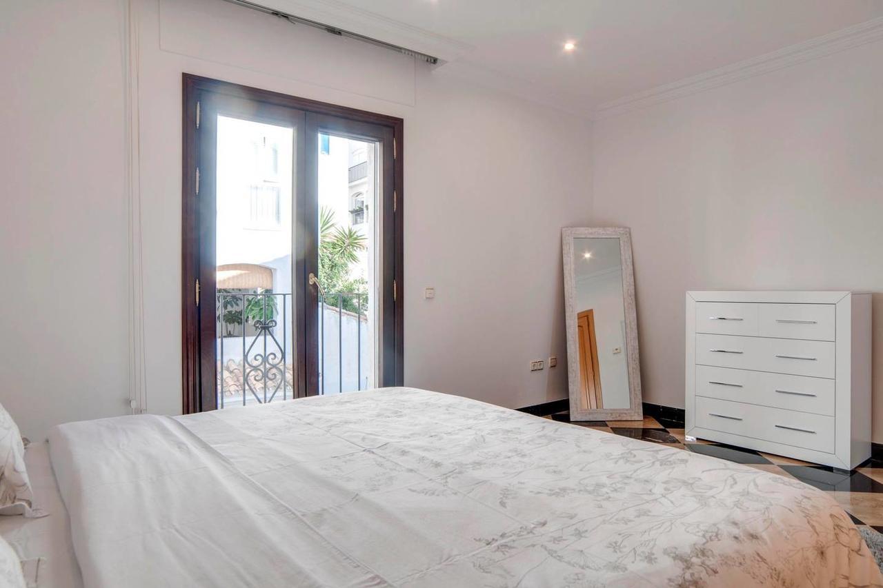 Apartment Oleholidays Pb 218 Primera Linea De Mar Puerto Banus Marbella