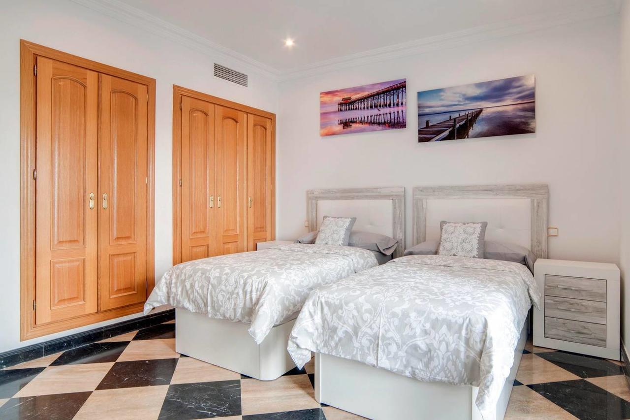 Oleholidays Pb 218 Primera Linea De Mar Puerto Banus *