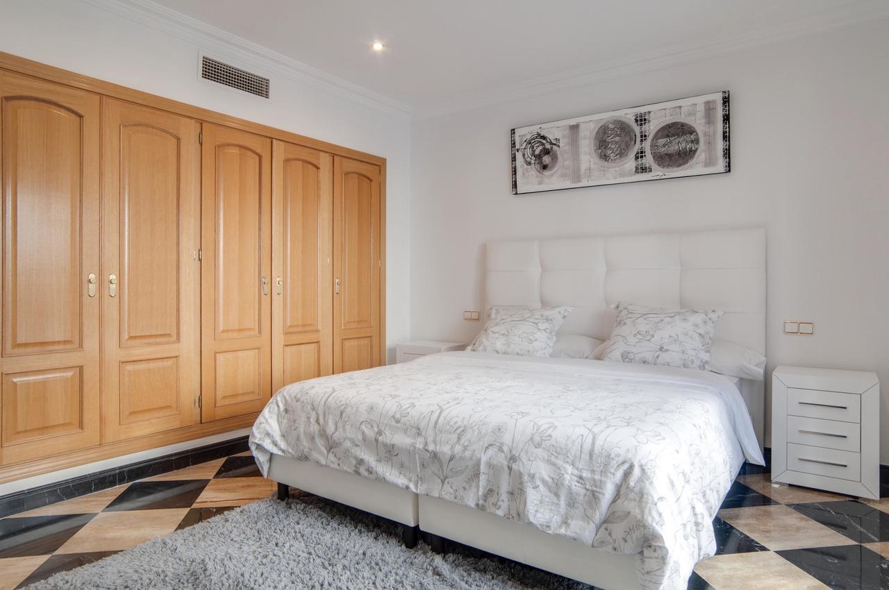 Oleholidays Pb 218 Primera Linea De Mar Puerto Banus