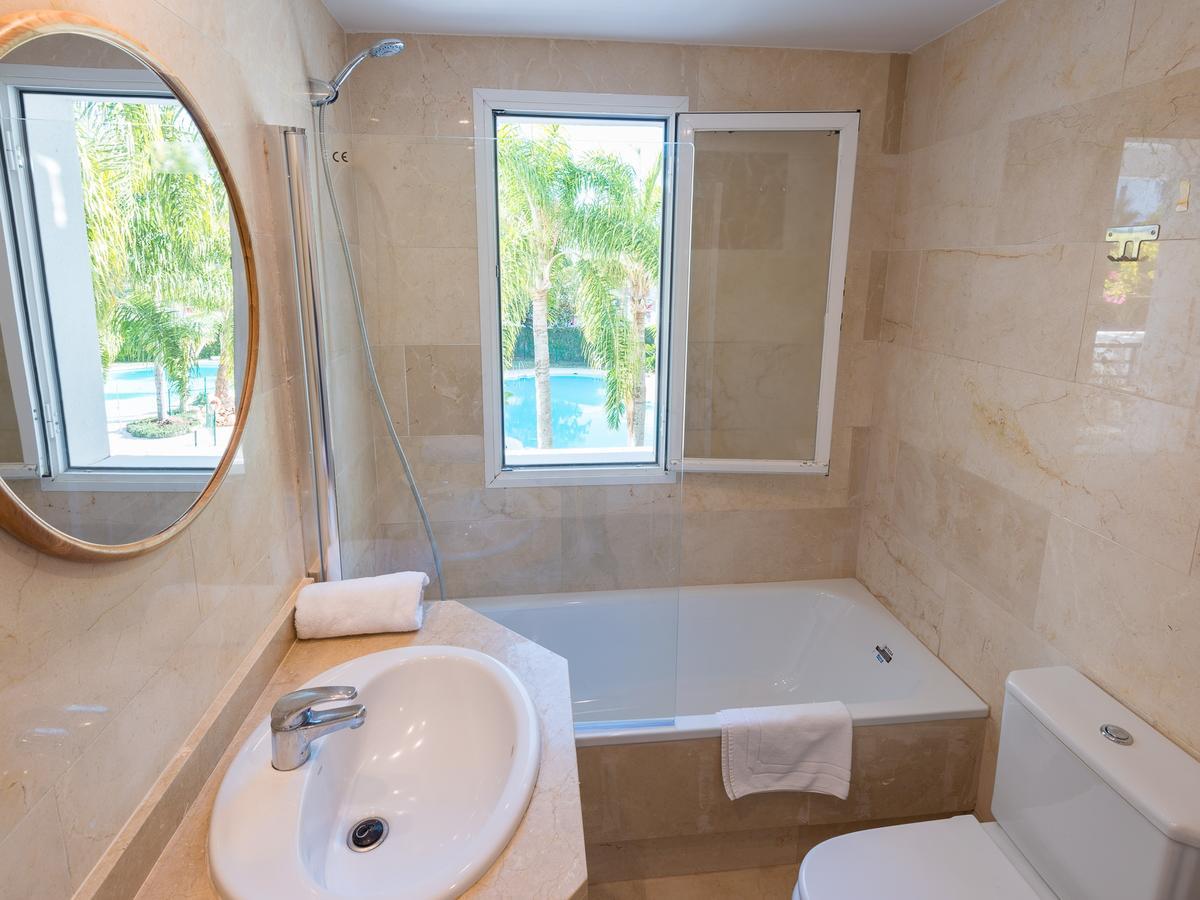 Apartment Vacation Marbella: Contemporary With Pool & Marina Proximity *