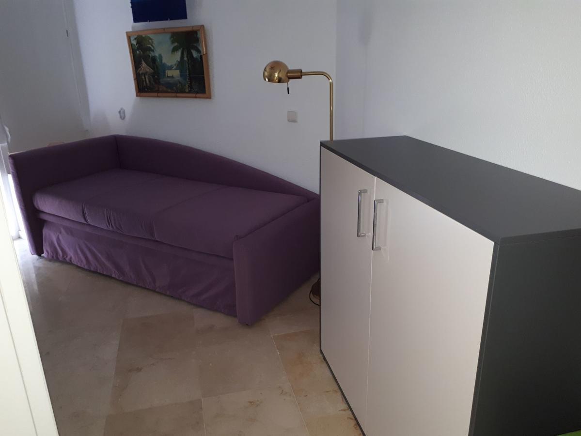 2000 Elegant Marbella