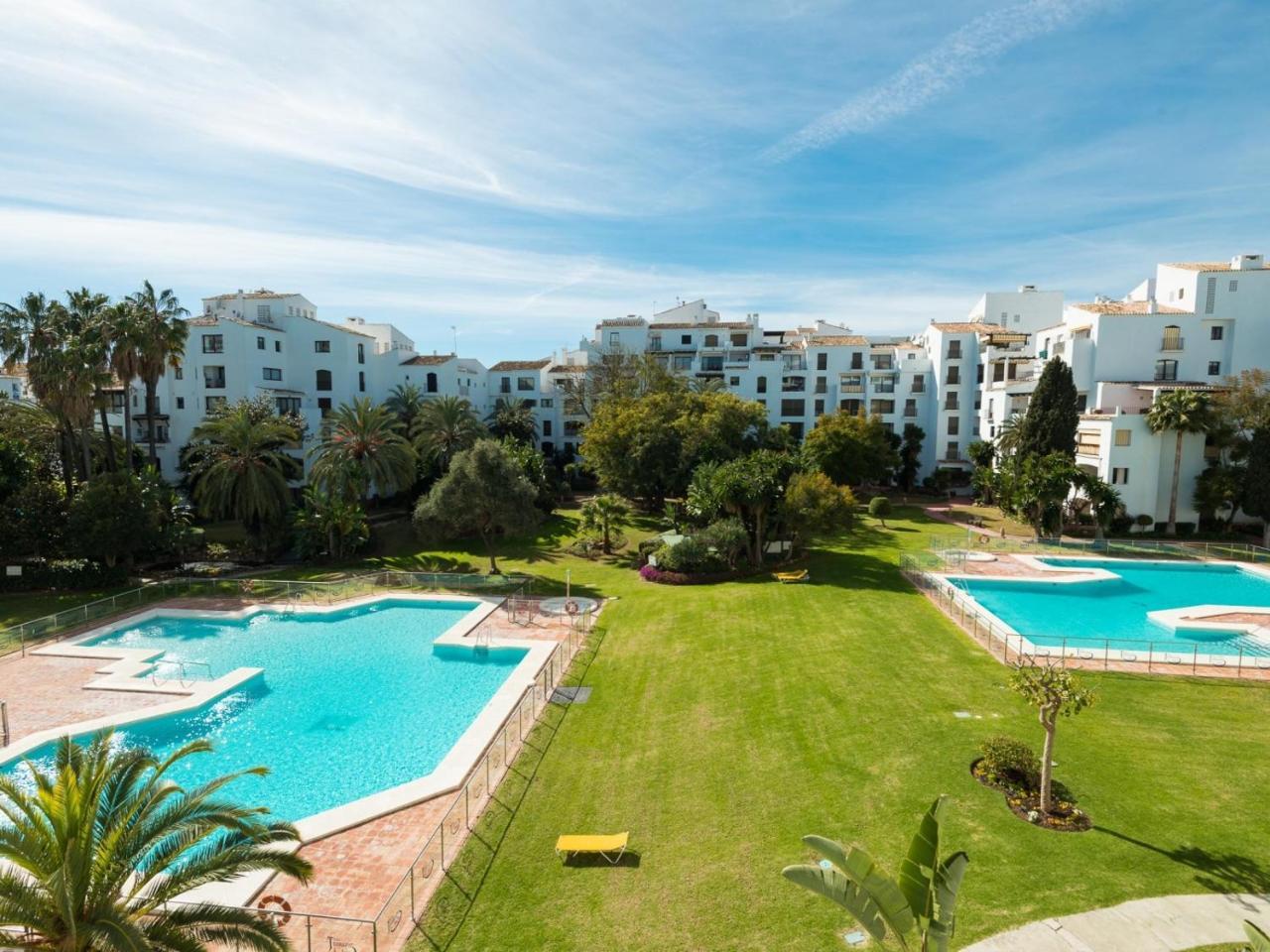 Vacation Marbella: Contemporary With Pool & Marina Proximity Apartment *
