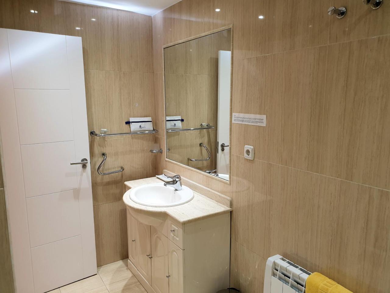 Spacious 3 Bedroom 2nd Line Center * Marbella