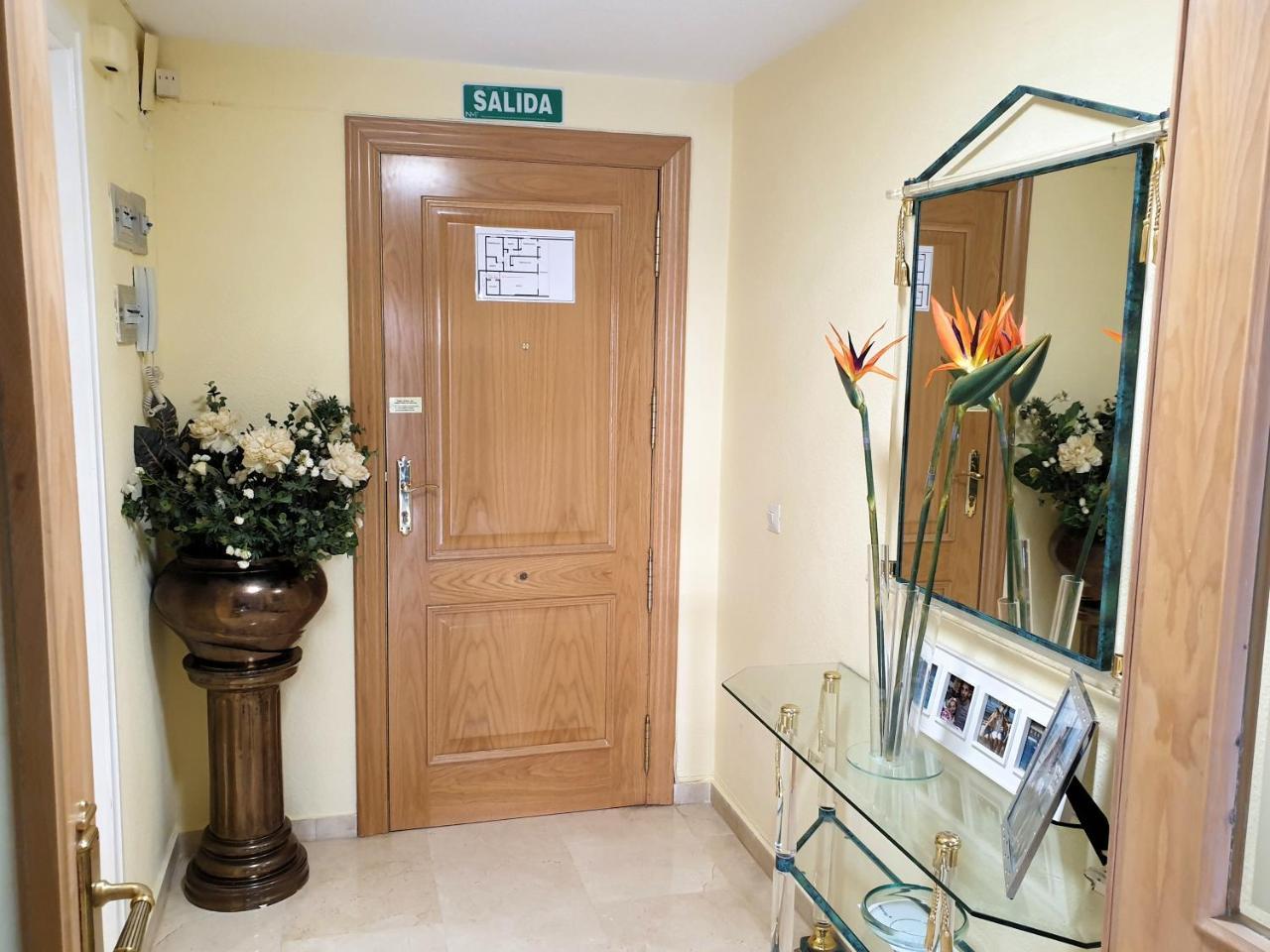 Apartment Spacious 3 Bedroom 2nd Line Center Marbella