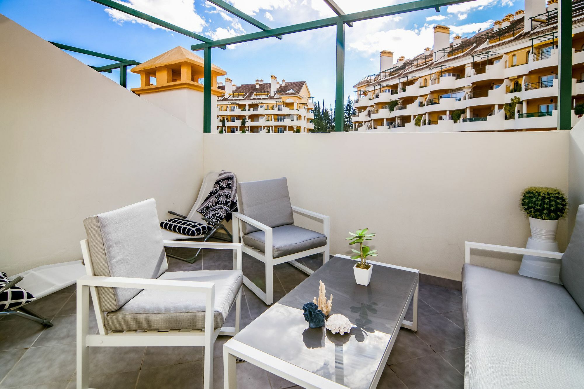 Sad-spacious 2 Bedroom Duplex P.banus Apartment