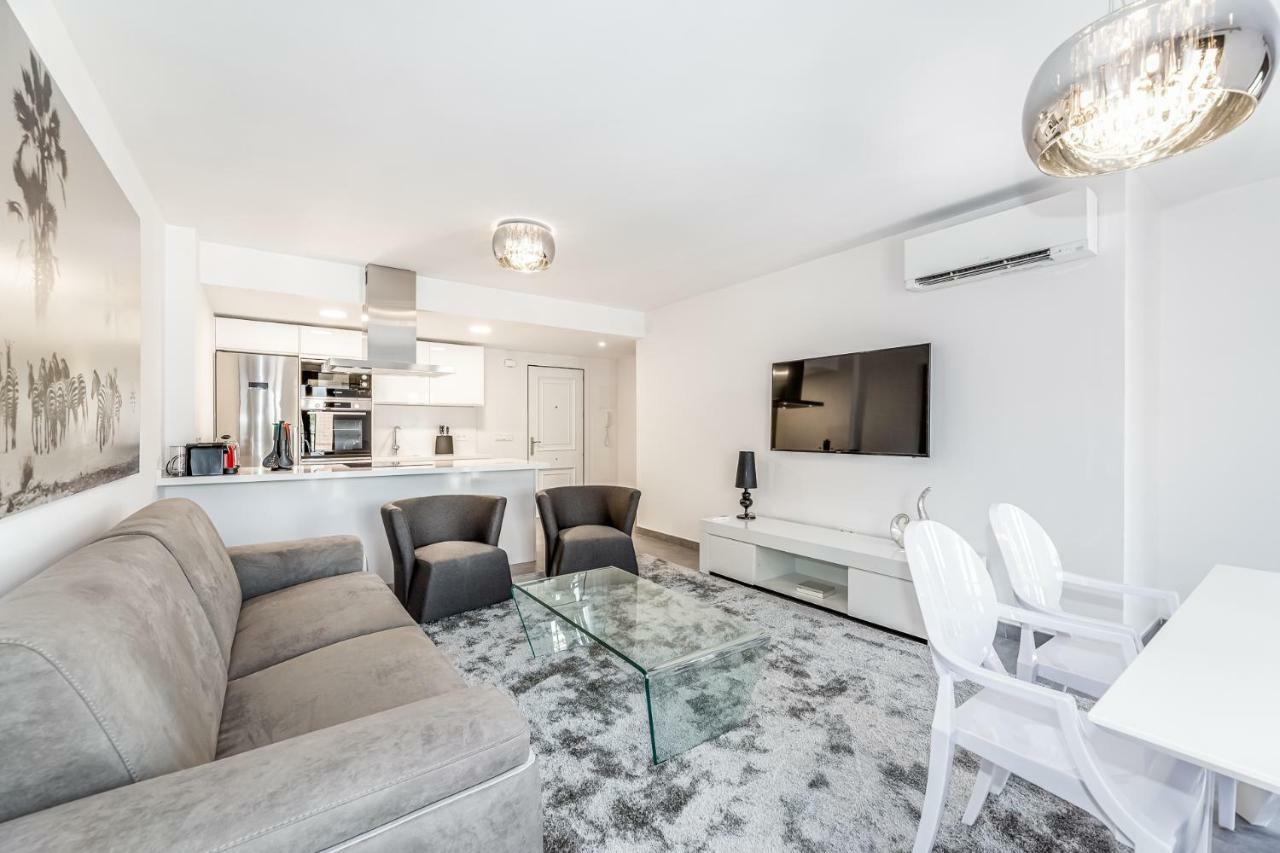 By Riva - Luxurious, Exclusive 2 Bedroom Inside Puerto Banus