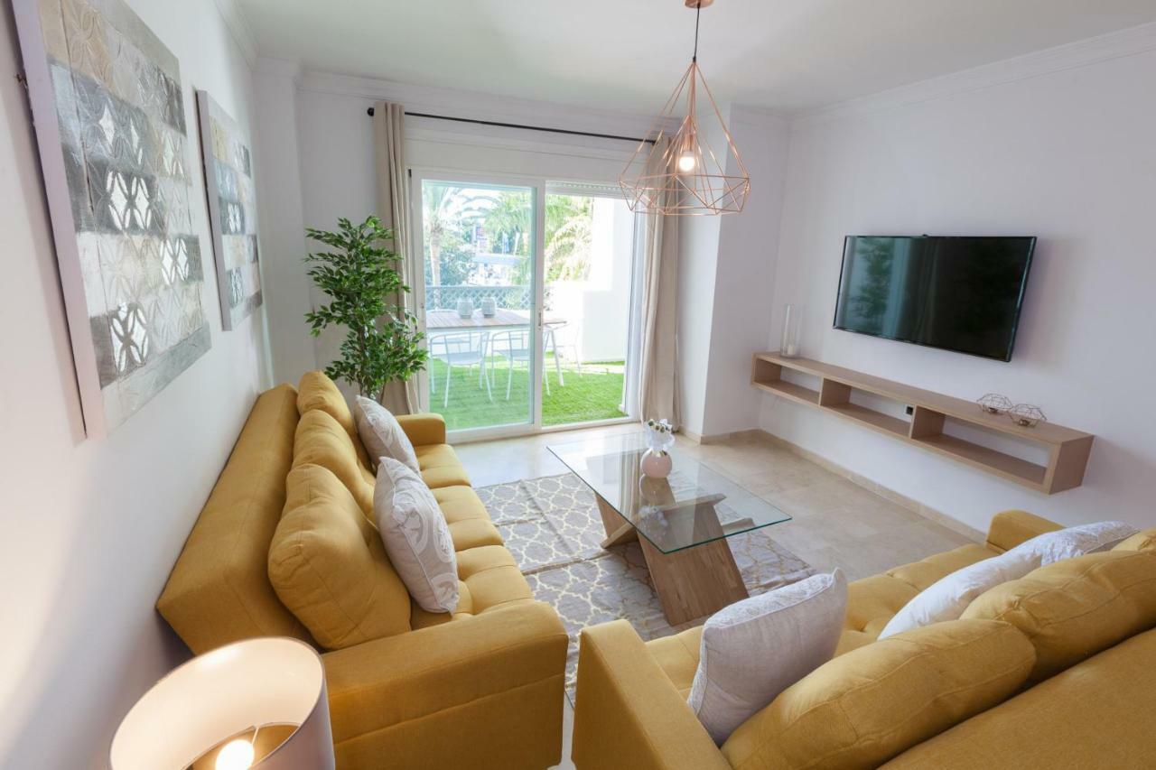 Apartment Vacation Marbella: Contemporary With Pool & Marina Proximity