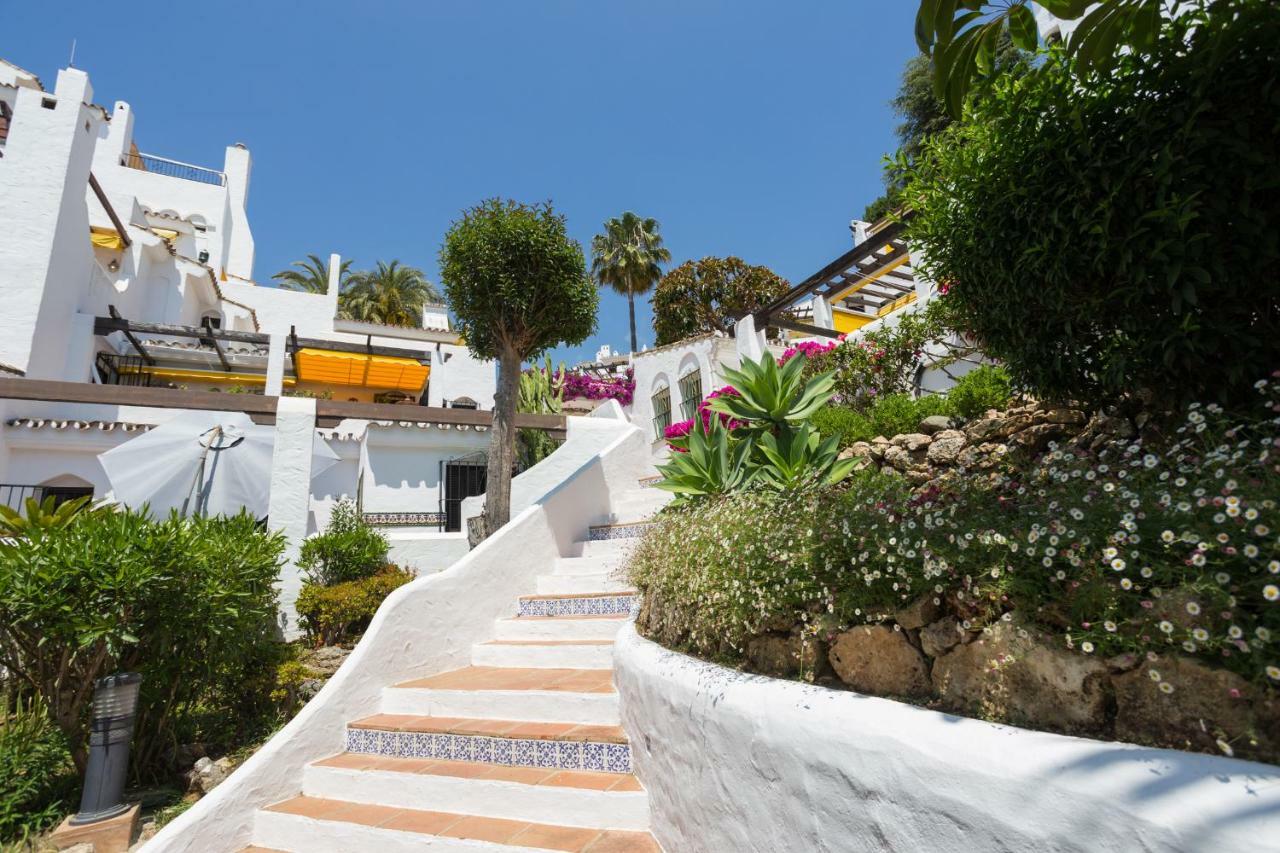 Aldea Blanca Puerto Banus *