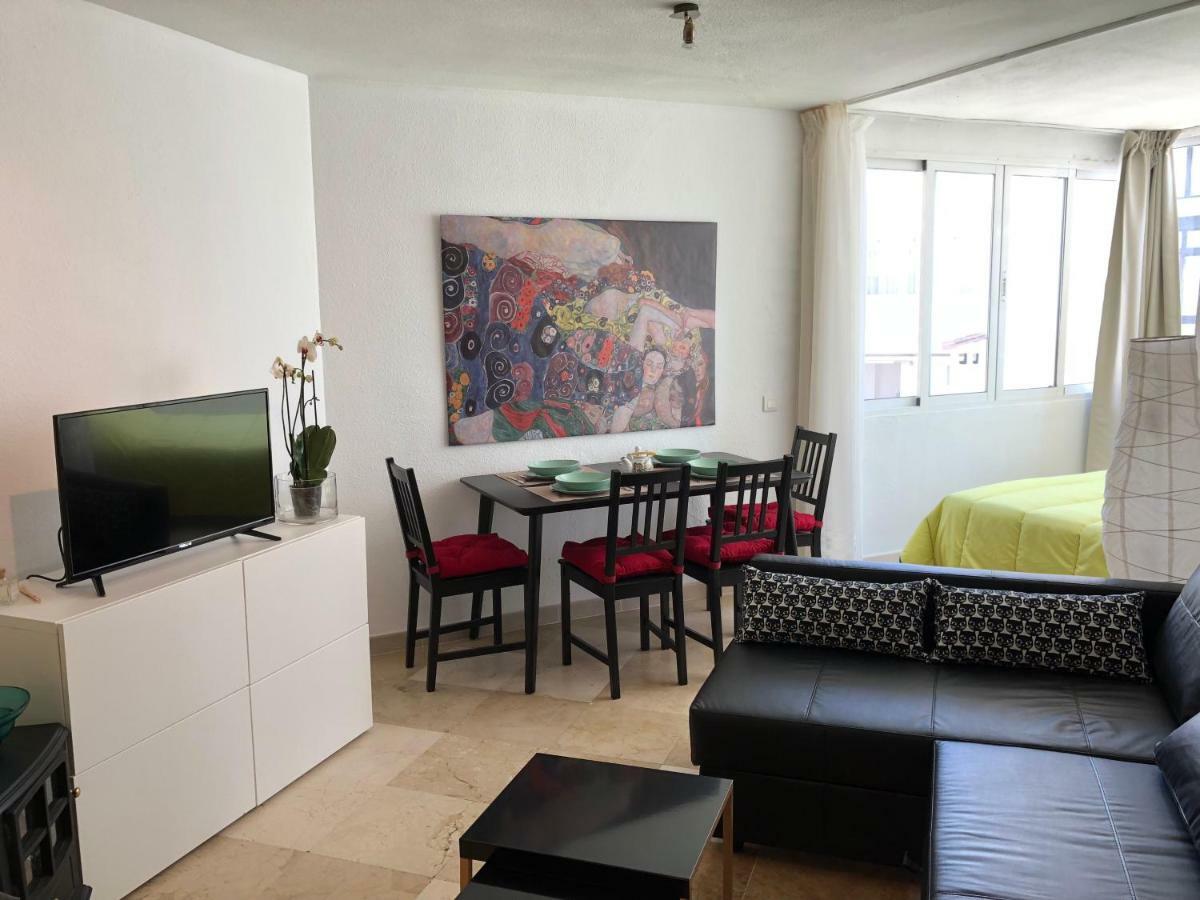 Apartment 2000