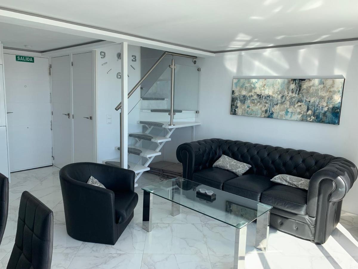 Skol 927a - Beachfront Luxury Penthouse Apartment *