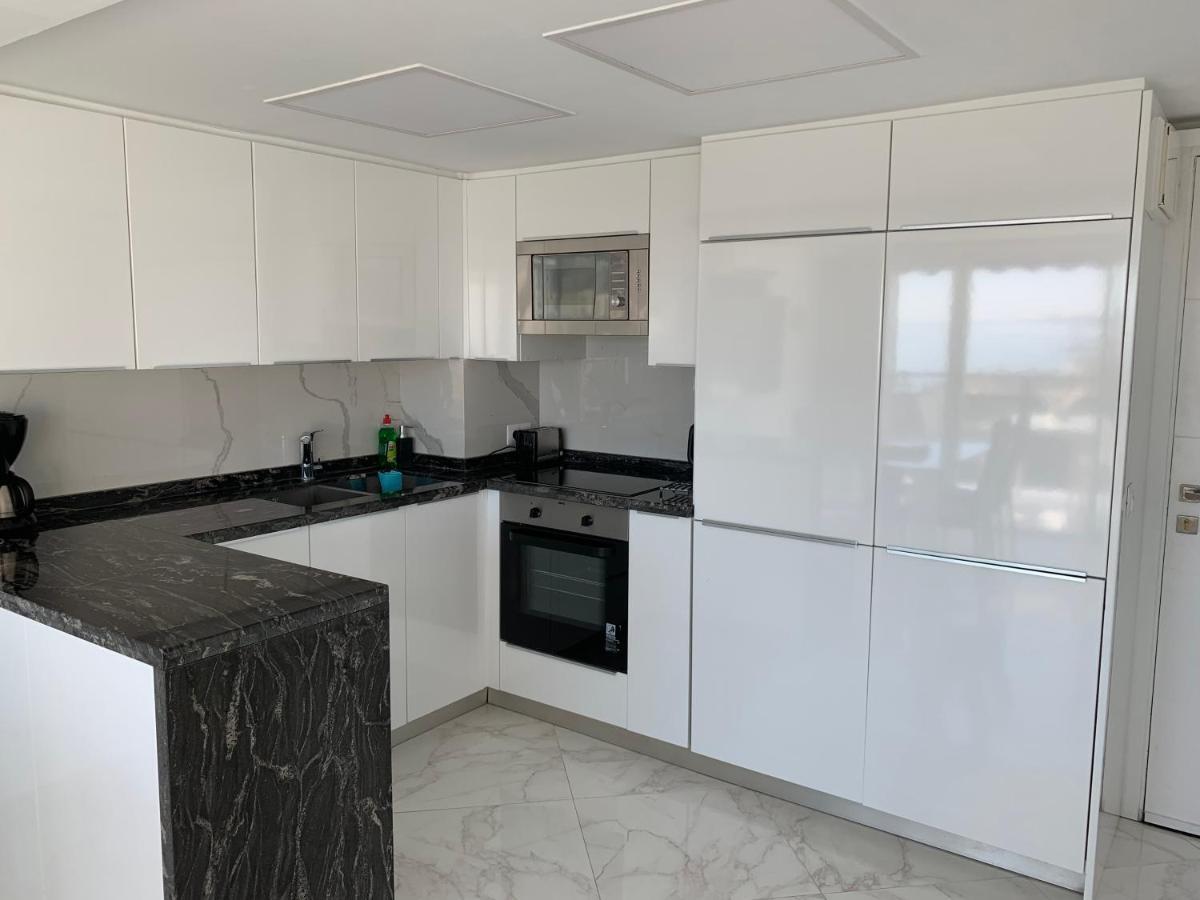 Skol 927a - Beachfront Luxury Penthouse *