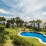 Stunning Modern Apt Frontline Beach - Rdr206