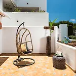 Stunning Modern Apt Frontline Beach - Rdr206