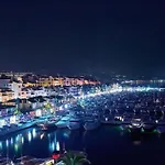 Puerto Banus. Urb Jardines del Puerto. Apartment for up to 6