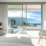 New Luxurious 4-Bdrm Villa Next To Beach/Golf — La Finca