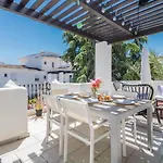 Modern 2 Bedroom Penthouse W/ Terrace, Pool & Bbq