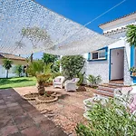 Casa Linda Great Located Beach House In Marbella